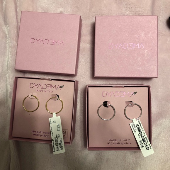 Dyadema 2 pairs of lightweight hoops earrings BRAND NEW - Picture 2 of 3